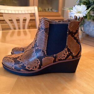 Womens Aerosoles size 7 Brandi pull on booties ankle boots snakeskin wedge